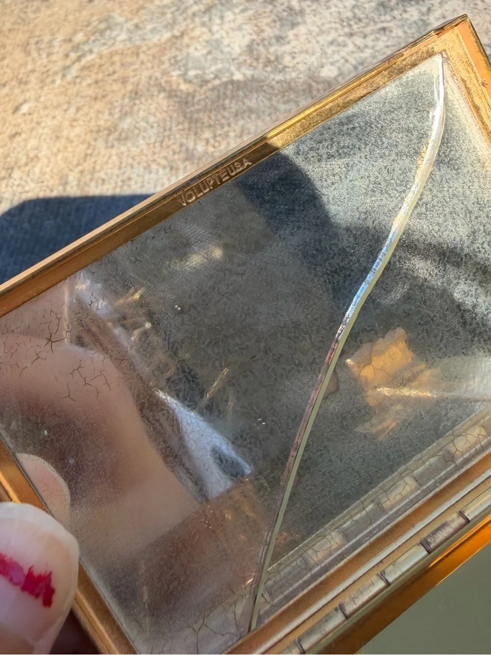 Volupte mirror broken